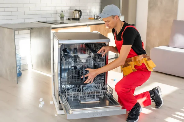 Young Repairman Service Worker Repairing Dishwasher Appliance In Kitchen — Stock Photo, Image