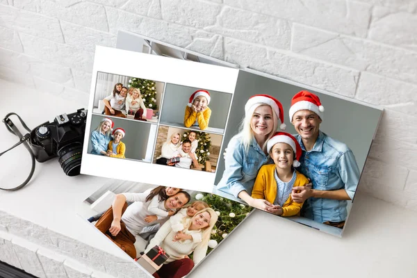 Fotolibro con fotos de Navidad. Acogedor invierno — Foto de Stock