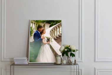 Genç bir çift ile düğün resmi