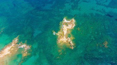 Bir İHA tarafından ele geçirilen küçük bir ada..