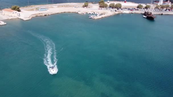 Statek wycieczkowy w porcie na Krecie, Grecja. — Wideo stockowe