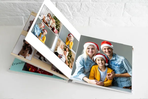 Collage fotografico di nove immagini con concetto invernale. Stagione delle vacanze. libro fotografico aperto con foto di Natale — Foto Stock