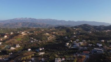 Yunanistan 'ın Girit adasındaki Chania kentinin yukarıdan panoramik hava manzarası. Yunanistan 'ın simgeleri, Girit adasındaki güzel Venedik kasabası Chania. Hanya, Girit, Yunanistan.
