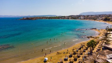 Yunanistan 'ın Girit adasındaki Chania kentinin yukarıdan panoramik hava manzarası. Yunanistan 'ın simgeleri, Girit adasındaki güzel Venedik kasabası Chania. Hanya, Girit, Yunanistan.