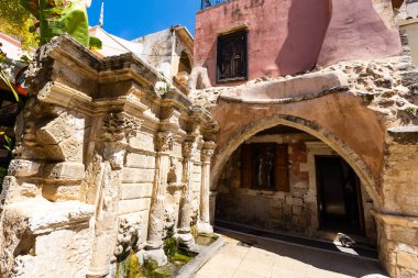 Rethymno Yunanistan Crete. Eski tatil beldesi Rethymno Yunanistan etrafında yürüyün. Mimari ve Akdeniz turistik Girit Adası. Turistik sokakta dar turistik rotalar