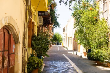 Rethymno Yunanistan Crete. Eski tatil beldesi Rethymno Yunanistan etrafında yürüyün. Mimari ve Akdeniz turistik Girit Adası. Turistik sokakta dar turistik rotalar