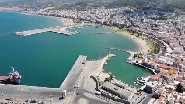 Kreta, Griechenland. Hafen mit Schiffen, Booten und Leuchtturm. Rethymno — Stockvideo