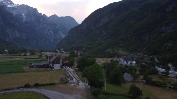 Prachtig landschap in Albanië met bergen — Stockvideo