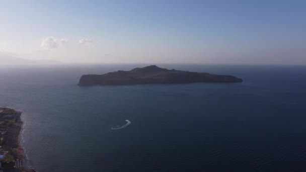 Vista aérea panorâmica de cima da cidade de Chania, ilha de Creta, Grécia. Marcos da Grécia, bela cidade veneziana Chania, na ilha de Creta. Chania, Creta, Grécia . — Vídeo de Stock