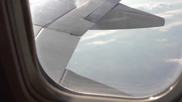 Avión despegando desde el aeropuerto . — Vídeos de Stock