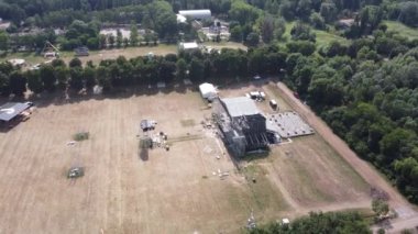 Konser sahnesi için katmandan yapılar oluşturuluyor