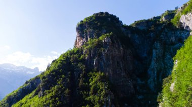 Arnavutluk 'un dağlı güzel manzarası