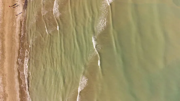 砂浜での海の波 — ストック写真
