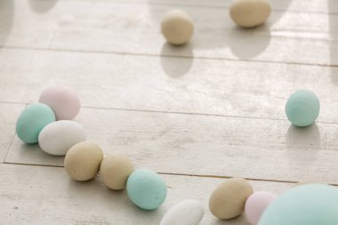 Pastel renkte Paskalya yumurtaları