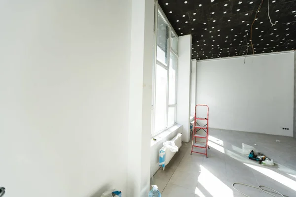 Interior de una casa en construcción. Renovación de un apartamento — Foto de Stock