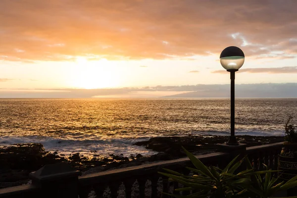 Západ slunce na pláži Tenerife. — Stock fotografie