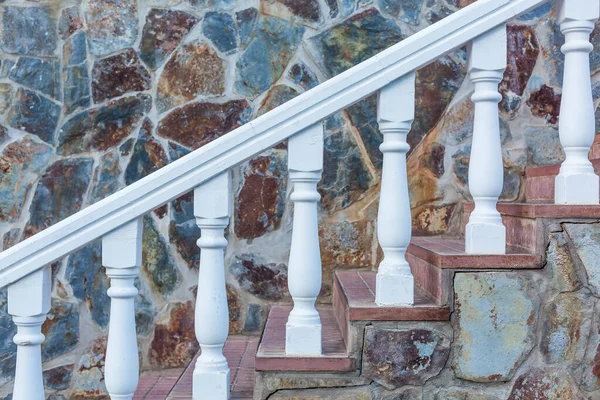 Balaustrer barroco de piedra y escalera, pared de piedra. — Foto de Stock