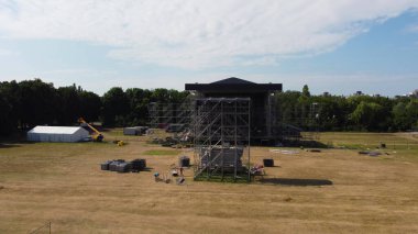 Açık hava sahnesi çelik yapı ayarı