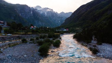 Arnavutluk 'un dağlı güzel manzarası