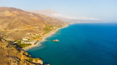 Güneşli bir günde güzel bir Yunan deniz manzarası. Girit Yeri