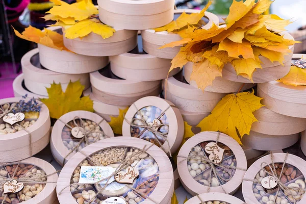 Bouquets d'automne sur un marché aux fleurs. — Photo