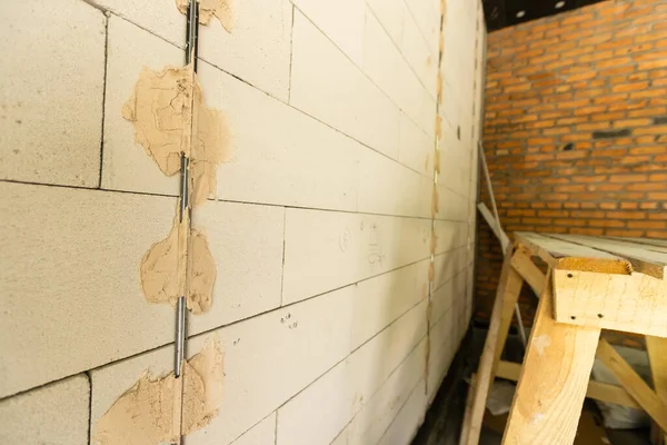 Conceito Reparação ou renovação parede rachada casa — Fotografia de Stock