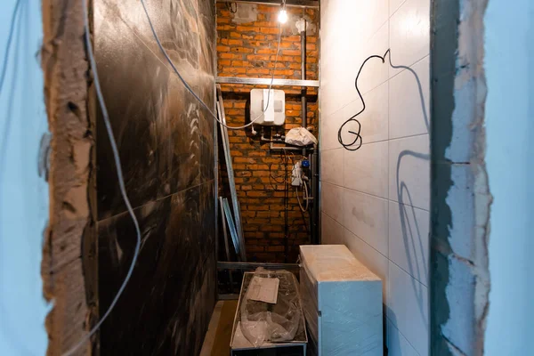 Внутренняя отделка ванной комнаты, строительная площадка — стоковое фото