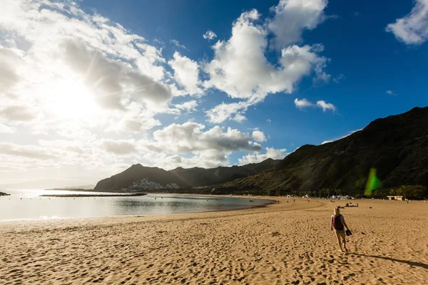 Vista de la playa de Teresitas cerca de Santa Cruz de Tenerife en las islas Canarias, España. — Foto de Stock