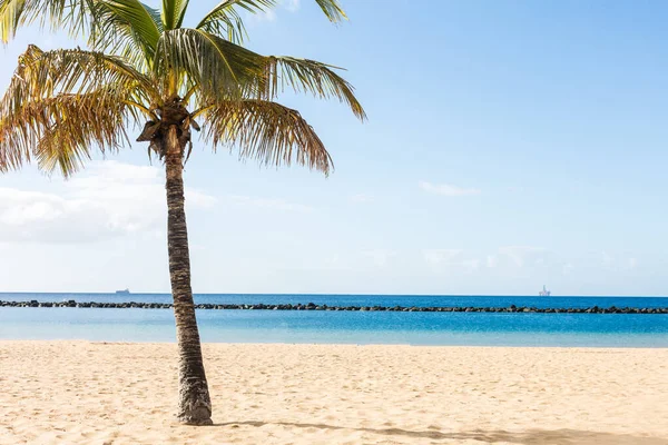 Θέα στην παραλία Teresitas κοντά στη Santa Cruz de Tenerife στα Κανάρια Νησιά, Ισπανία. — Φωτογραφία Αρχείου