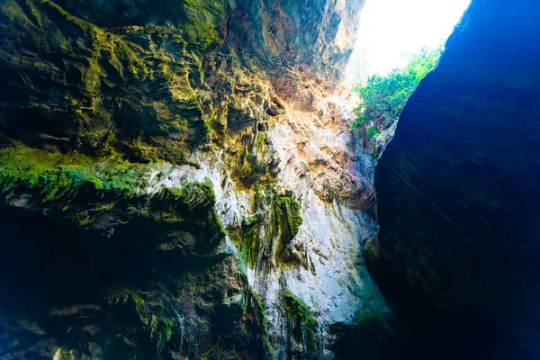Grotta di Dikteo Andro conosciuta anche come luogo di nascita di Zeus a Creta, Grecia . — Foto Stock