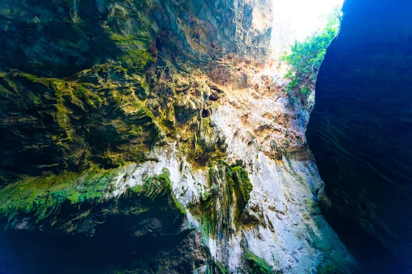Dikteo печера Андро також відомий як місце народження Зевса в Крит, Греція — стокове фото