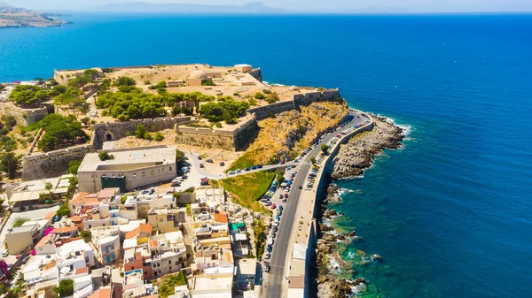 Rethymno antigo porto com bares e restaurantes, Creta, Grécia — Fotografia de Stock