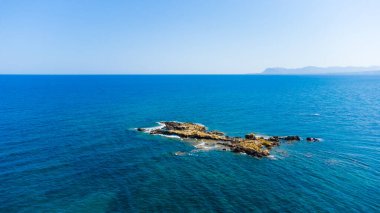 Bir İHA tarafından ele geçirilen küçük bir ada..