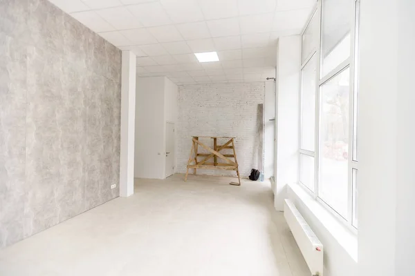 Interior do apartamento durante a renovação e construção — Fotografia de Stock