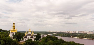 Kiev Panoraması, Dinyeper Nehri, Kiev-Pechersk Lavra Manastırı. Kiev, Ukrayna.