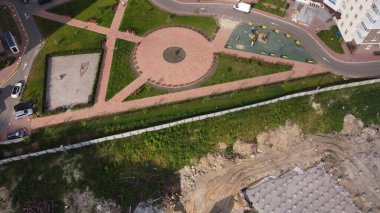Parkın havadan çekim videosundaki patikalar, kare