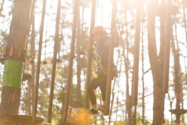İp parkındaki kızlar, sonbahar