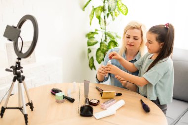 Kadın Vlogger Evde Kayıt Yayını