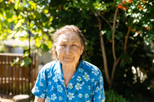 Sehr alte Urgroßmutter. Seniorin — Stockfoto