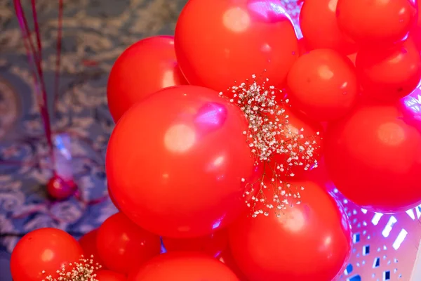 Zona de fotos con papel pintado, globos rojos —  Fotos de Stock