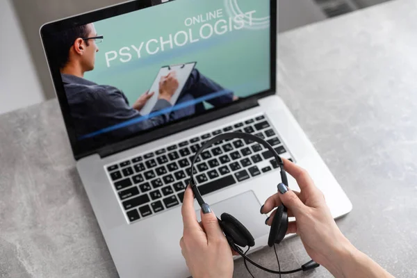 Online-Beratung durch Sozialarbeiter, Psychologen, Verhaltensforscher, Lehrer — Stockfoto