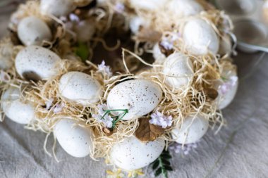 Paskalya için kuş yuvası