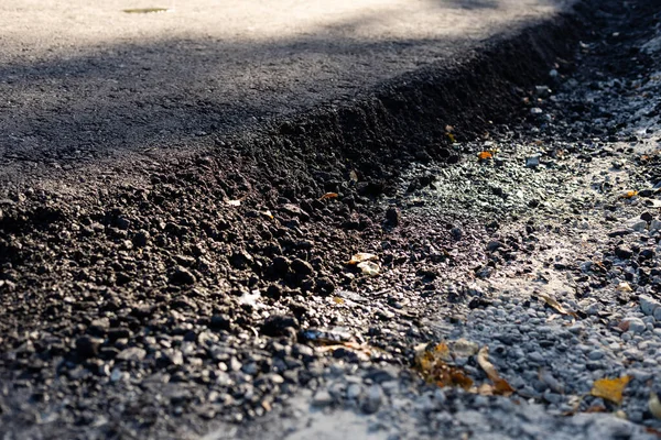 Mettere l'asfalto sulla strada — Foto Stock