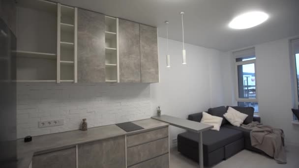 Cocina nórdica moderna en apartamento loft — Vídeos de Stock