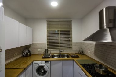 Modern beyaz mutfak temiz iç tasarım