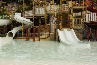 İspanya, Tenerife 'deki Siam su parkında oynayan çocuklar. Siyam, Avrupa 'daki en büyük su temalı parktır..