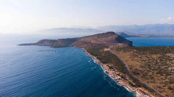 Été Mer Ionienne vue de dessus avec des plages, Albanie — Photo