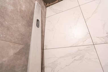 Banyo tadilatı ve fayans. Döşeme seramik fayans