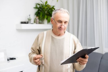 Endişeli komuta sizde vergi belgeleri evde olan