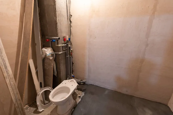 Javítások a fürdőszobában. Vízvezeték és WC — Stock Fotó